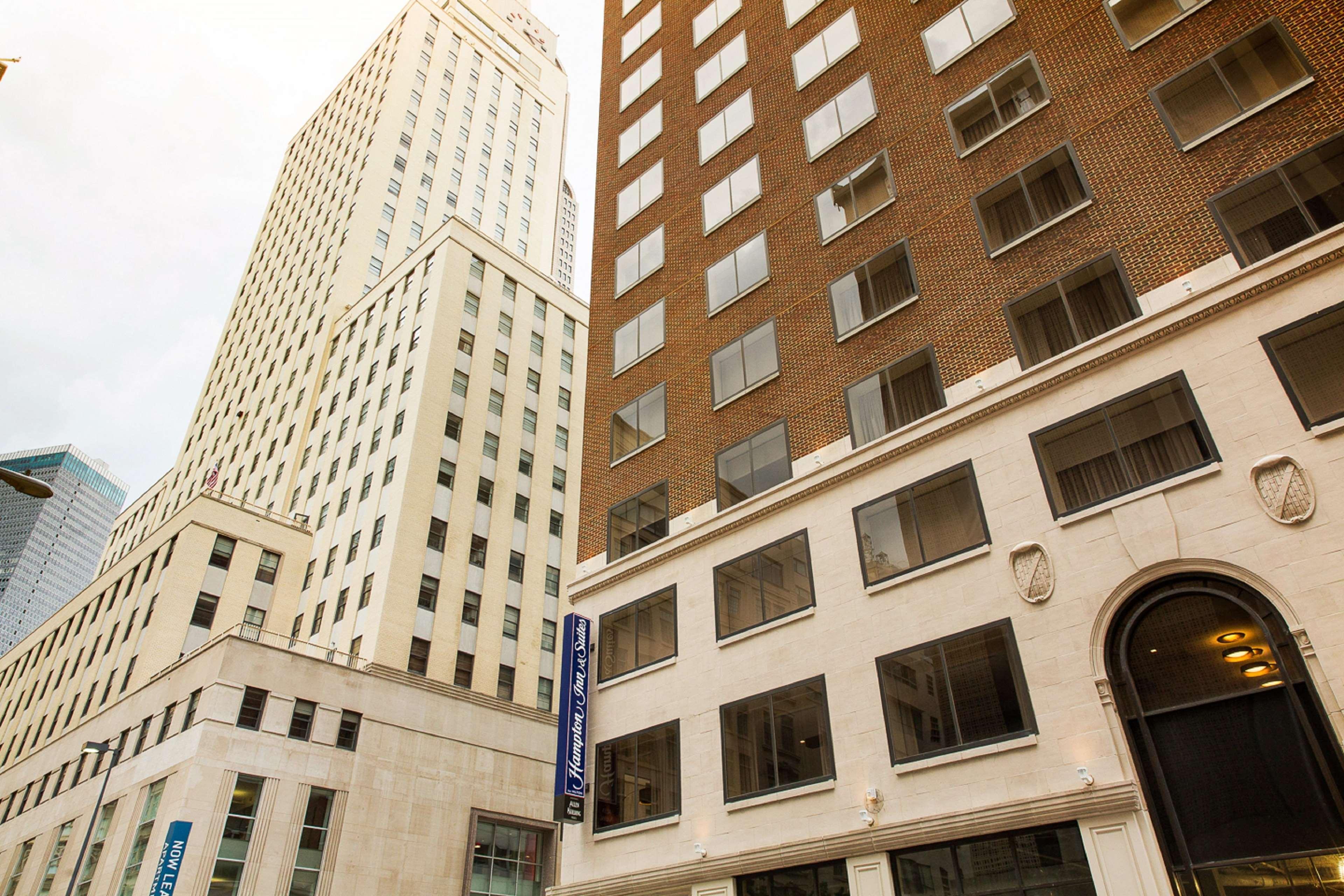 Hampton Inn & Suites Dallas Downtown Exterior photo