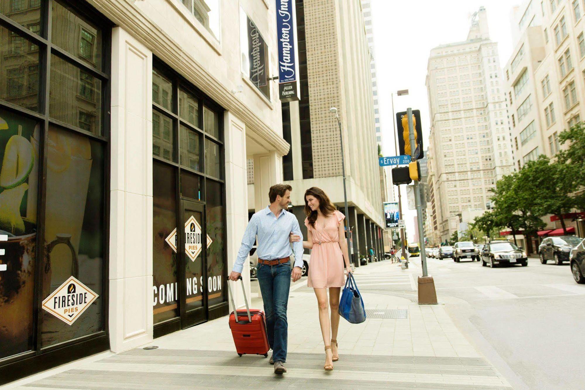 Hampton Inn & Suites Dallas Downtown Exterior photo